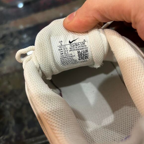 Nike Women's White and Cream Trainers - Picture 6 of 8